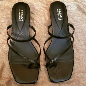 NWOT ALFANI step flex Sandle
